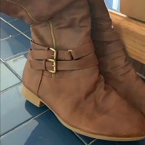 Size 8 riding boots barely worn perfect condition
